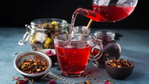 El cóctel antioxidante que debes tomar si quieres evitar la inflamación abdominal, según una nutricionista