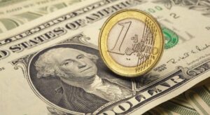 El euro toca máximos de enero de 2021 por encima de los 1,17 dólares