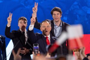 El euroescéptico Nawrocki será presidente de Polonia tras su ajustada victoria electoral