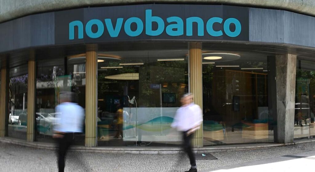 El grupo francés BPCE se impone a CaixaBank y se hace con Novo Banco por 6.400 millones