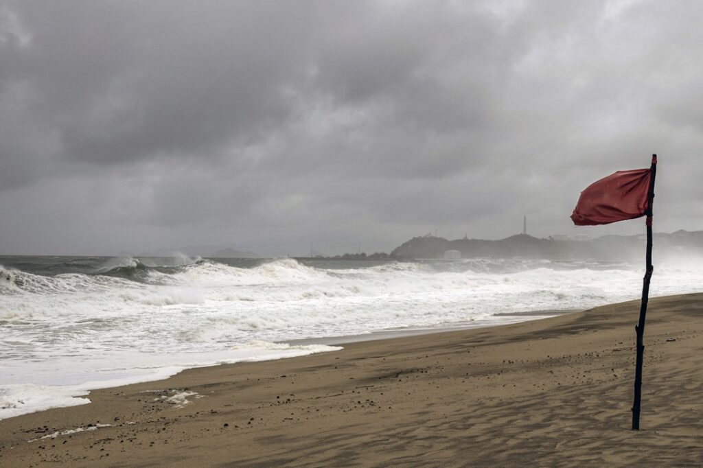 El huracán Erick se intensifica a categoría 3 a horas de llegar al sur de México - AlbertoNews