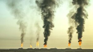 El inmenso yacimiento que escupe barriles de petróleo a precio de botellas de agua vive una auténtica revolución