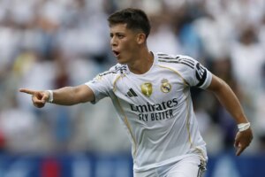 El proceso de Arda Güler en el foco del Madrid, entre la timidez y los idiomas: "Ahora... I don't know, sólo quiero jugar"