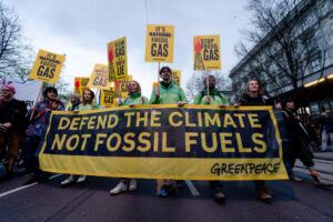 El público apoya más impuestos a petroleras ante daños al clima : IPS Agencia de Noticias