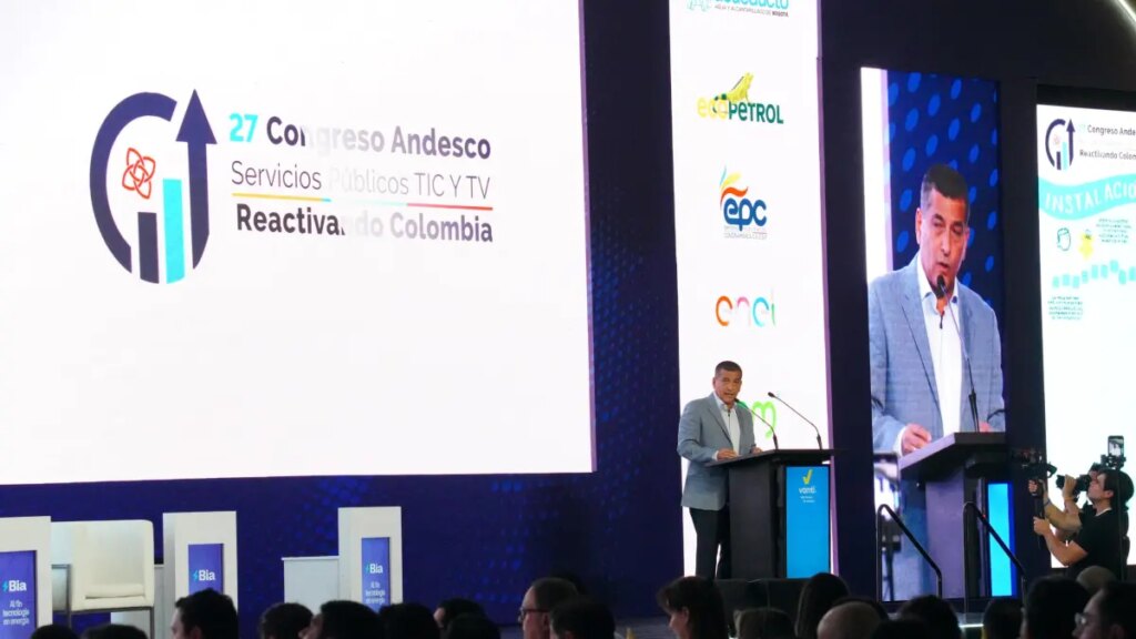 'El pueblo espera soluciones, no tintes ideológicos', pide alcalde de Cartagena en apertura de congreso