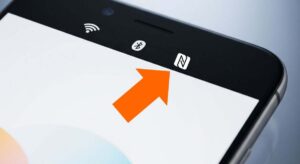 El símbolo N que deberías tener activado en tu móvil Android o iPhone, aunque te consuma batería