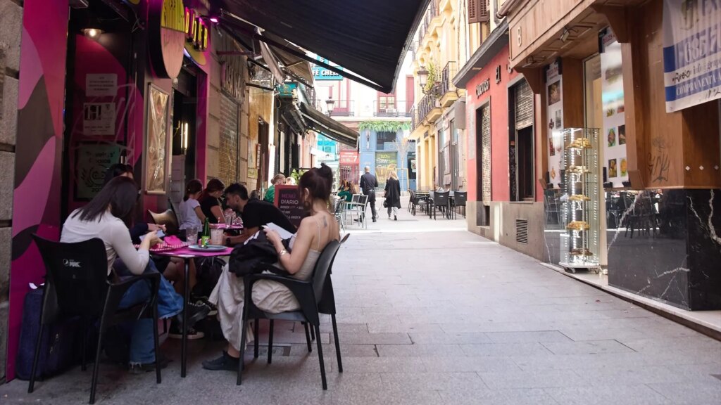 El sorprendente 'regalo' que dejó un cliente en la mesa del bar donde comió: &quot;Gracias por su propina, no vuelva&quot;