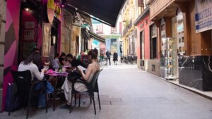 El sorprendente 'regalo' que dejó un cliente en la mesa del bar donde comió: "Gracias por su propina, no vuelva"