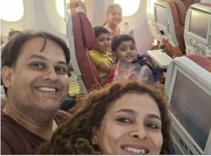 El último selfie de una familia antes del accidente del avión de Air India: "Eran una pareja ambiciosa que quería lo mejor para sus hijos"