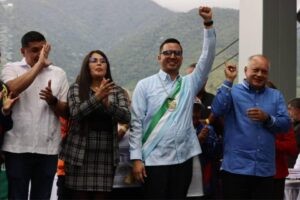 "En Mérida no cabe el fascismo", dice gobernador oficialista tras juramentarse