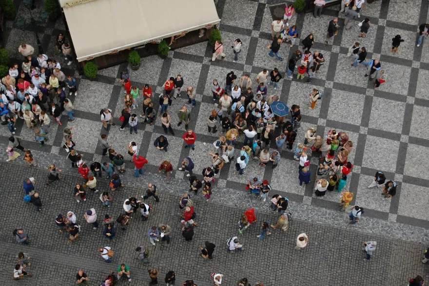 Ensayo muestra que la IA se sumaría a la opinión mayoritaria