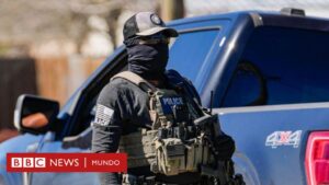 "Es un comportamiento como el de la Gestapo": la inquietud que causa que los agentes que detienen a indocumentados en EE.UU. vayan enmascarados