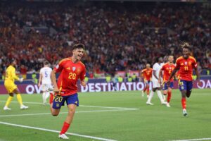 España luce pegada en sus vaivenes ante Francia