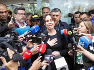Esposa de Miguel Uribe agradece a quienes están orando por la salud del senador | Regiones | Economía