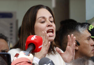 Esposa de Uribe Turbay agradece a Colombia su apoyo mientras sigue crítico en el hospital - AlbertoNews