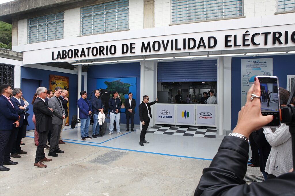 Estudiantes de la UCAB aprenderán a diseñar y ensamblar vehículos eléctricos