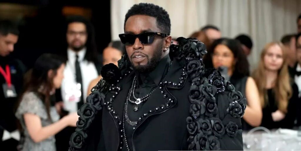 Exnovia de Diddy Combs dijo que la obligaba a tener orgías