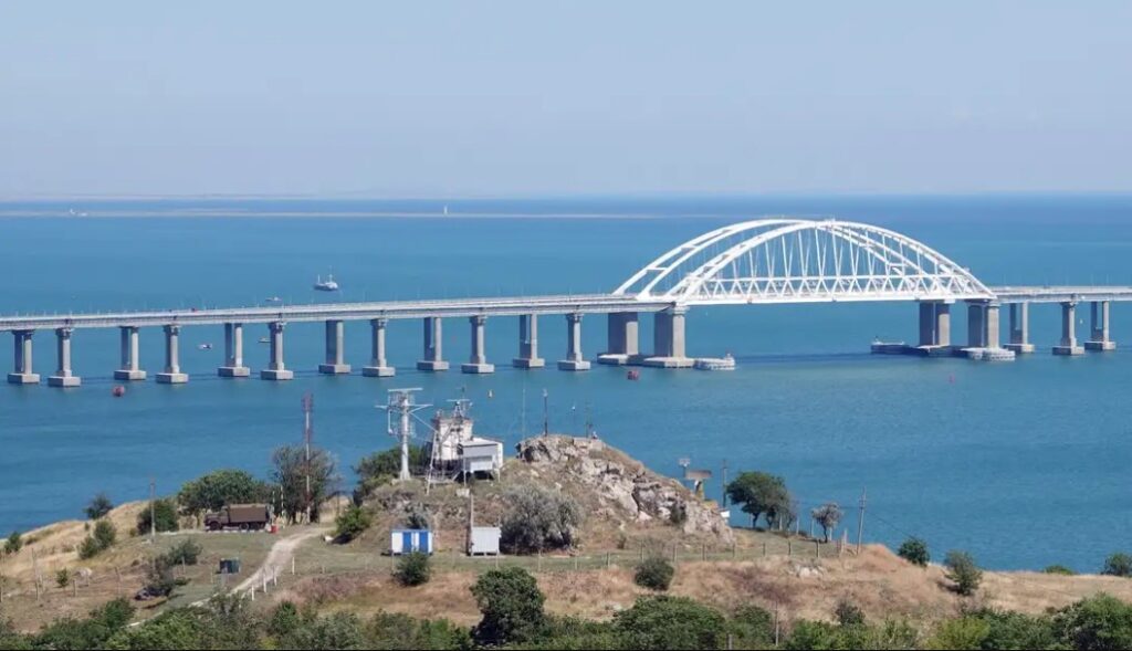 Explosión por ataque de Ucrania en el puente de Crimea no causó daños a sus cimientos - AlbertoNews
