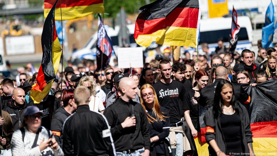 Extremistas de derecha en Alemania son cada vez más jóvenes – DW – 10/06/2025