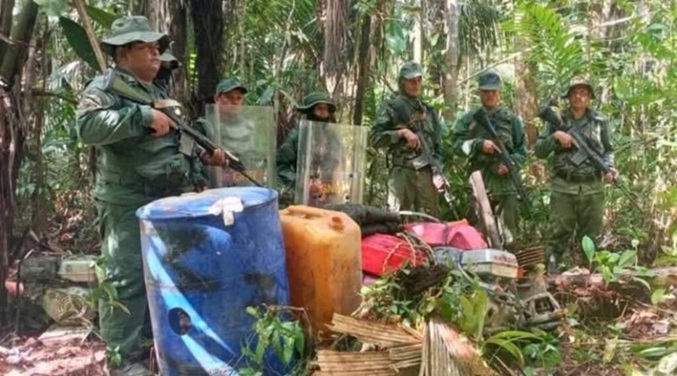FANB destruye ocho aeronaves y cinco campamentos mineros