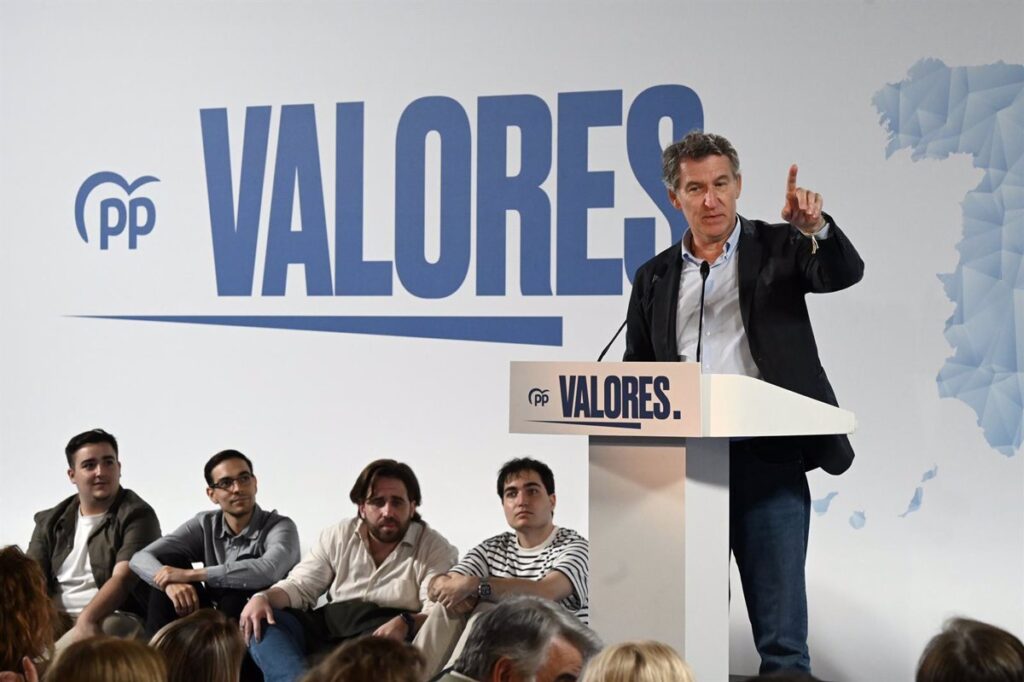Feijóo dice que las lenguas son una riqueza que "hay que preservar y nunca enfrentar" y defiende el bilangüismo armónico