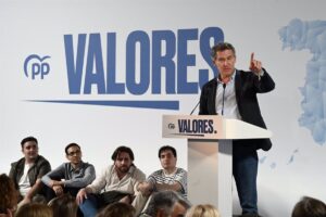 Feijóo dice que las lenguas son una riqueza que "hay que preservar y nunca enfrentar" y defiende el bilangüismo armónico