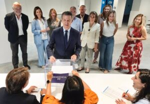 Feijóo logra el 99,72% de los votos de los afiliados para presidir el PP en la primera vuelta de las 'primarias'