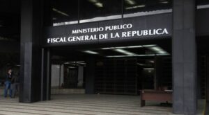 Fiscalía acusa a dos policías por el presunto homicidio de un joven