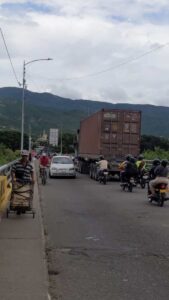 Fluido el tránsito por el puente Simón Bolívar