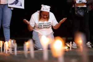 Madre de trabajador de Corpoelec recluido en Tocorón pide su liberación