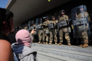 Fotógrafo de la AFP herido durante protestas en Los Ángeles - AlbertoNews