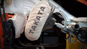Francia ordenó inmovilizar 1,7 millones de autos por airbags defectuosos: lanzan revisión masiva