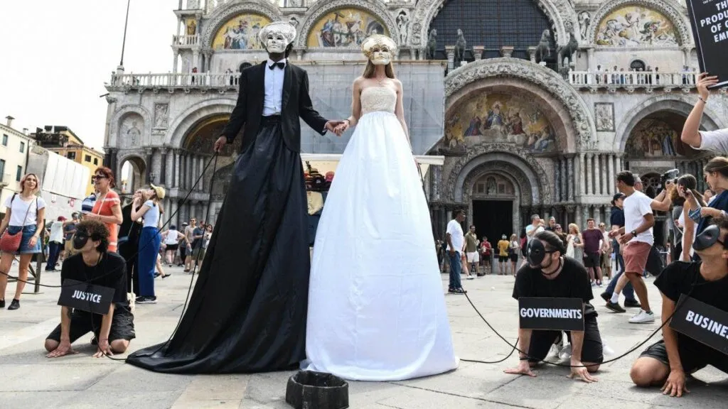 Fuertes protestas en Venecia contra el casamiento de Jeff Bezos y Lauren Sánchez