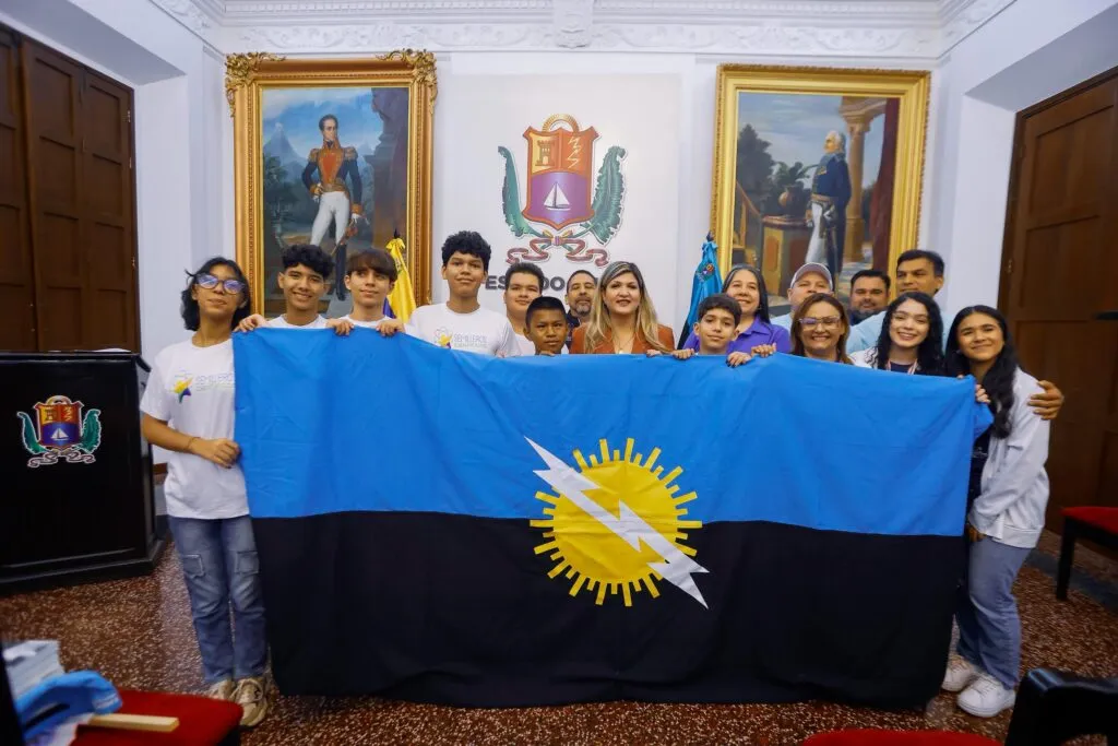 Gobernación abanderó a jóvenes que representarán al Zulia en 1era. Olimpíada Venezolana de Astronomía