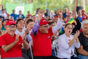Gobernadora sostuvo encuentro con estructuras de la parroquia 11 de Abril