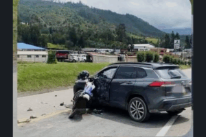 Grave accidente de tránsito deja a un motociclista herido