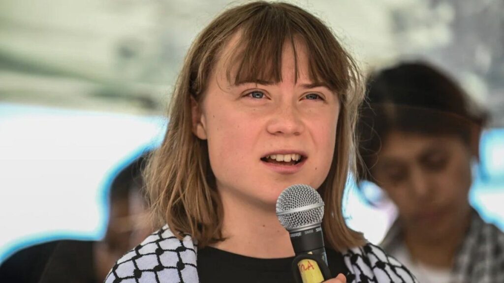 Greta Thunberg fue deportada por Israel tras intentar romper el bloqueo a Gaza con un barco de ayuda humanitaria