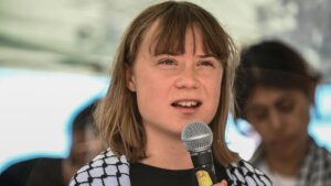 Greta Thunberg fue deportada por Israel tras intentar romper el bloqueo a Gaza con un barco de ayuda humanitaria
