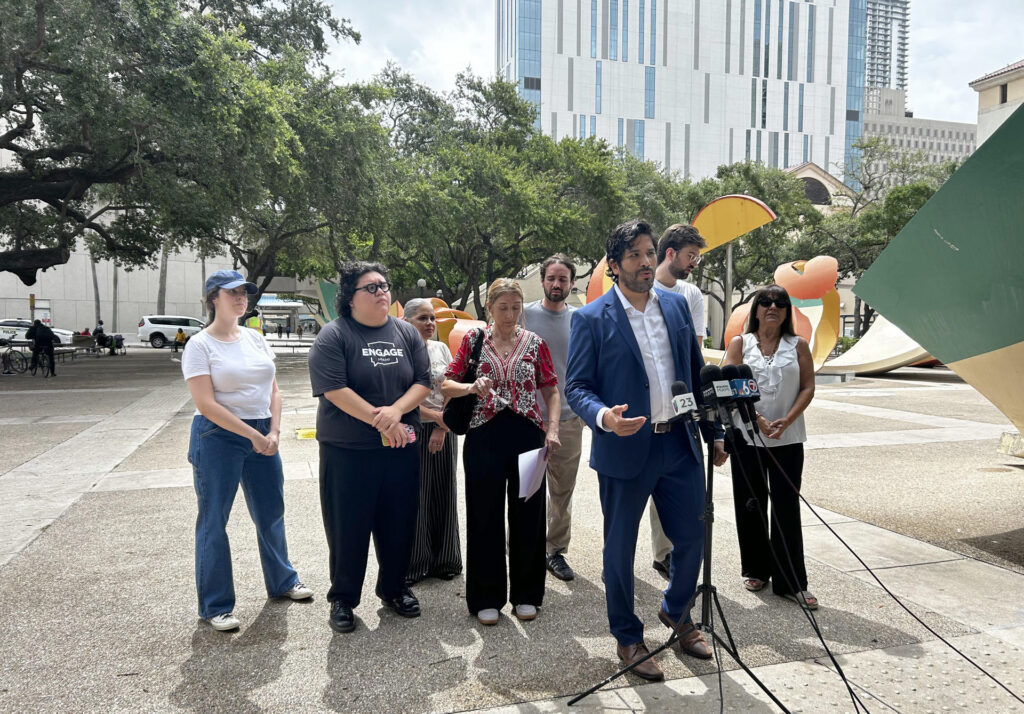Grupos civiles denuncian "violencia” contra opositores del acuerdo de Miami con ICE - AlbertoNews
