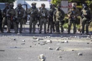 Guardia Nacional llega a Los Ángeles para reprimir protestas contra redadas - AlbertoNews