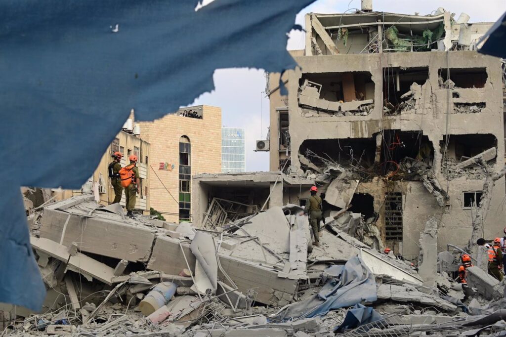 Guerra Oriente | Directo: Irán confirma 430 muertos y más de 3.500 heridos en la primera semana de ataques de Israel