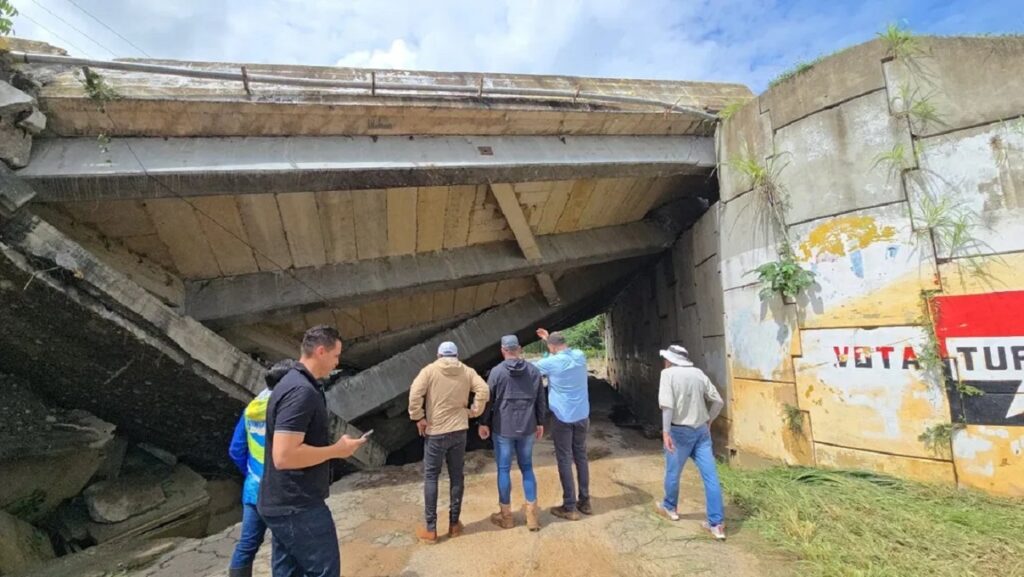 Habilitaron paso provisional en Portuguesa tras caída de puente