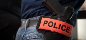 Hombre fingió ser agente del ICE para robar casi 2.000 dólares a un migrante - AlbertoNews