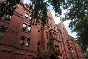 Hong Kong recibirá a cinco posgraduados de Harvard tras prohibición de ingreso a EE.UU. - AlbertoNews