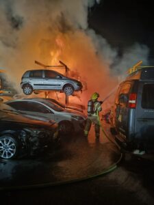 Incendios en un edificio y un aparcamiento de Israel tras un ataque con misiles de Irán (Fotos y video) - AlbertoNews