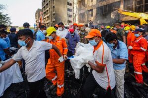 India confirma superviviente del vuelo con 242 personas que se estrelló en Ahmedabad: "Nadie pudo salvarse"