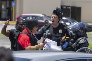 Inmigración de EEUU aclara que detención de periodista salvadoreño no fue por su profesión - AlbertoNews