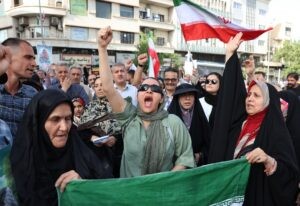 Irán dice que sus fuerzas armadas decidirán "momento y naturaleza" de la respuesta a EEUU