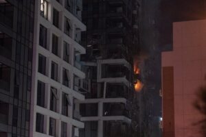 Irán lanza alrededor de 100 misiles contra Israel en represalia por la oleada de bombardeos israelíes