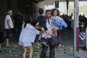 Irán lanza una nueva andanada de misiles hacia Israel, según el ejército - AlbertoNews